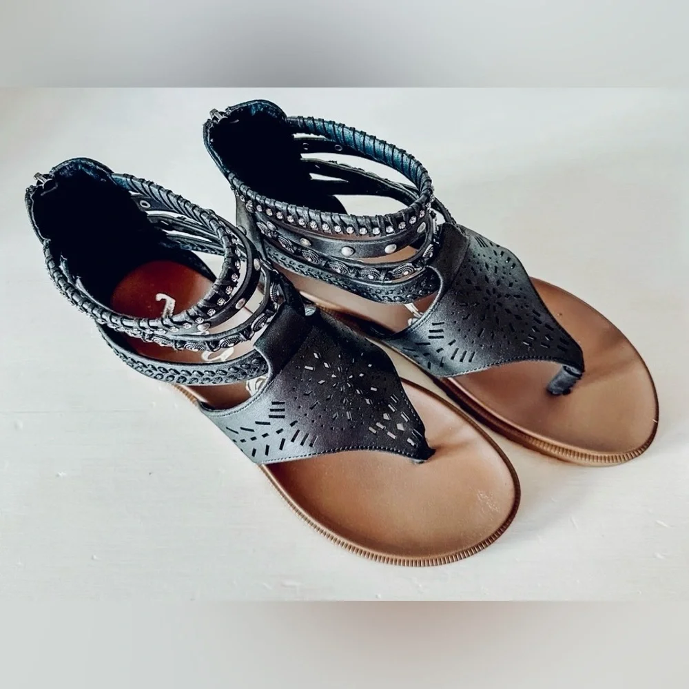 NIB Brand New Very G Mazey Boho Vegan Leather Festival Laser Cut Studded Sandals - Picture 11 of 12